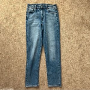American Eagle Light Wash Mom Jeans, Size 4